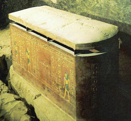 Боковая сторона саркофага фараона Аменхотепа II.